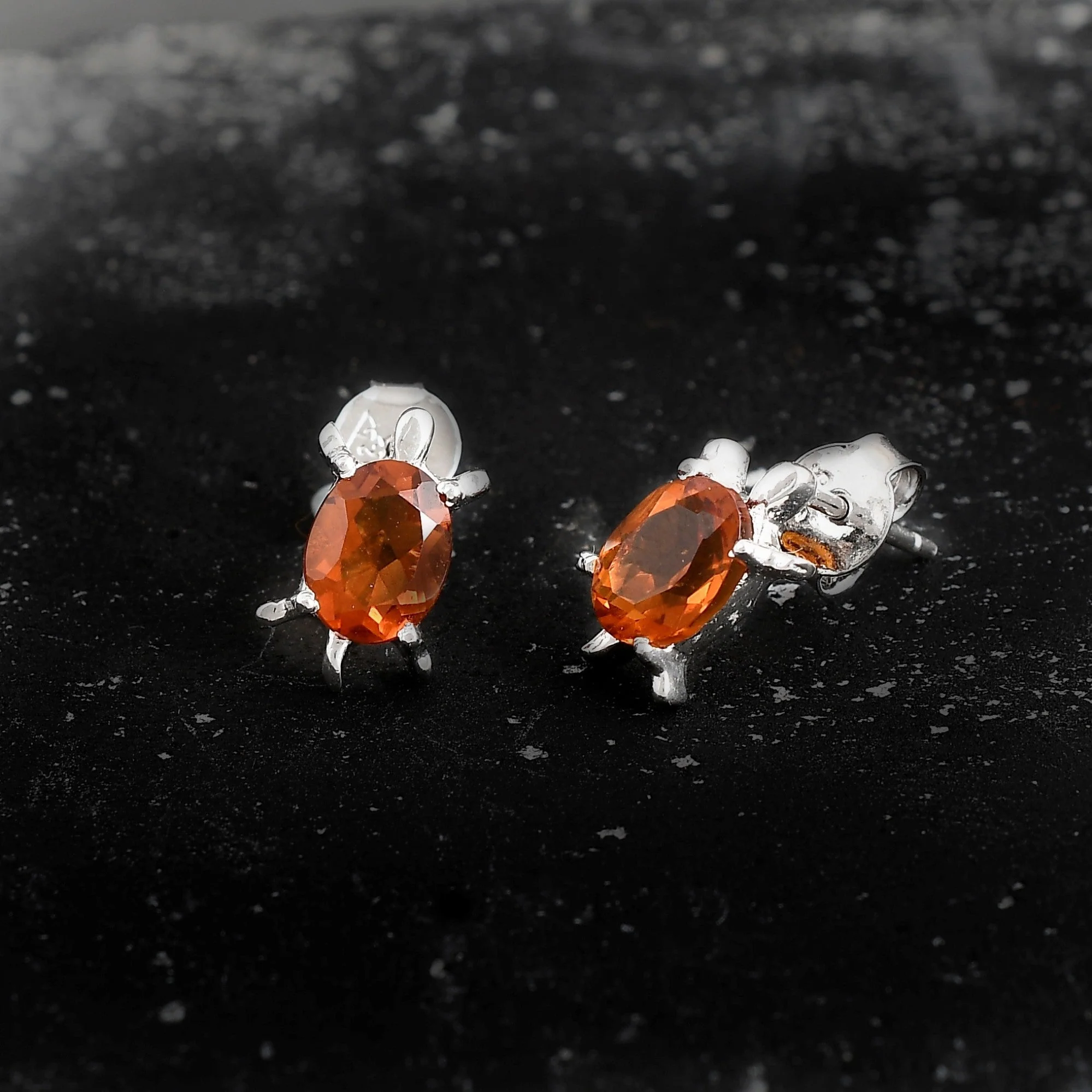 Elegant Silver Oval Cut Natural Golden Topaz Gemstone Tortoise-Shaped Stud Earrings