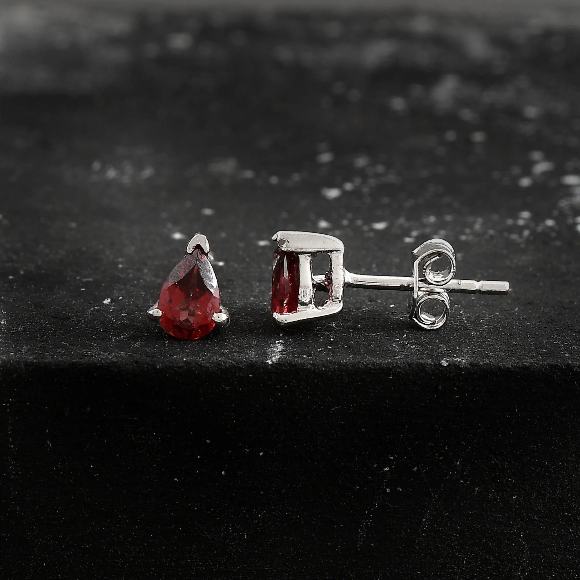 Exquisite Natural Garnet Gemstone Pear-Shaped Stud Earrings